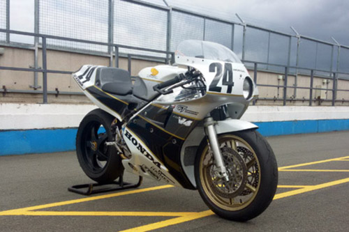 VFR750R RC30 by Performance Engineering
